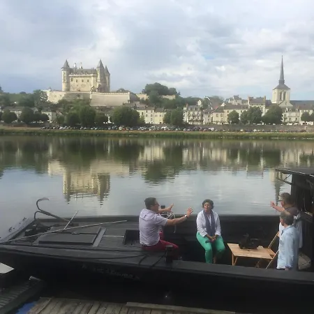 Bateau Le Vent De Travers Hotel na wodzie